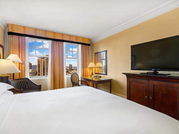 InterContinental Mark Hopkins San Francisco, an IHG Hotel : photo 8 de la chambre chambre lit king-size classique avec vue sur le golden gate bridge