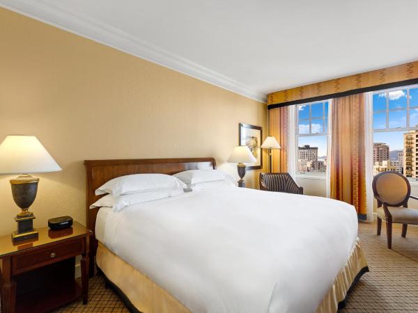 InterContinental Mark Hopkins San Francisco, an IHG Hotel : photo 7 de la chambre chambre lit king-size classique avec vue sur le golden gate bridge