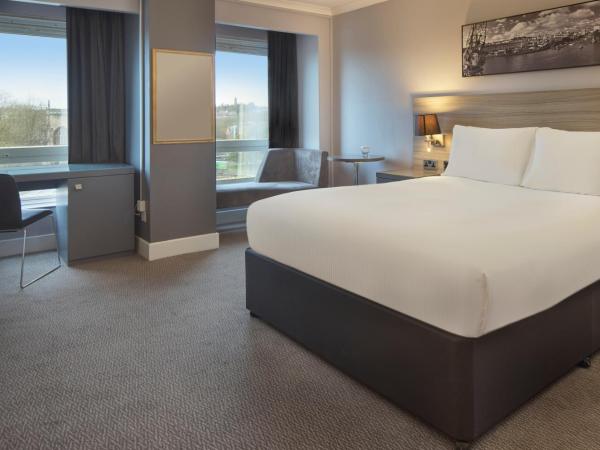 DoubleTree by Hilton Bristol City Centre : photo 6 de la chambre chambre lit queen-size - pour personnes à mobilité réduite