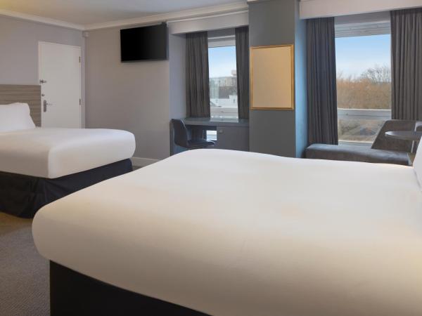 DoubleTree by Hilton Bristol City Centre : photo 5 de la chambre chambre lit queen-size - pour personnes à mobilité réduite
