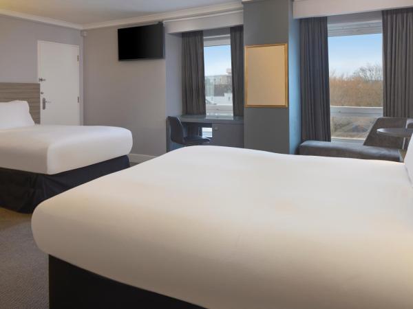 DoubleTree by Hilton Bristol City Centre : photo 6 de la chambre chambre lit queen-size - pour personnes à mobilité réduite