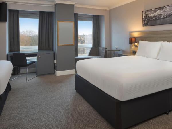 DoubleTree by Hilton Bristol City Centre : photo 7 de la chambre chambre lit queen-size - pour personnes à mobilité réduite