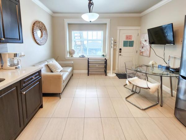 Rare Find Exquisitely New Quiet & Safe Skytrain Home : photo 7 de la chambre suite 2 chambres