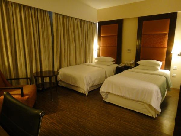 Four Points by Sheraton Ahmedabad : photo 1 de la chambre chambre lits jumeaux supérieure