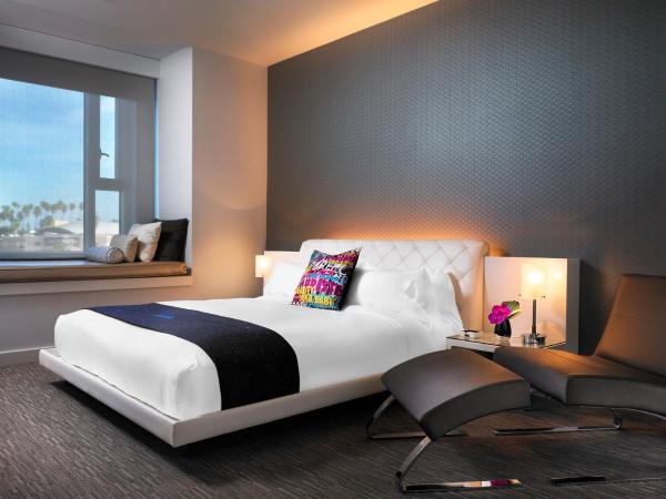 W Hollywood : photo 2 de la chambre chambre lit king-size fabulous - vue sur ville