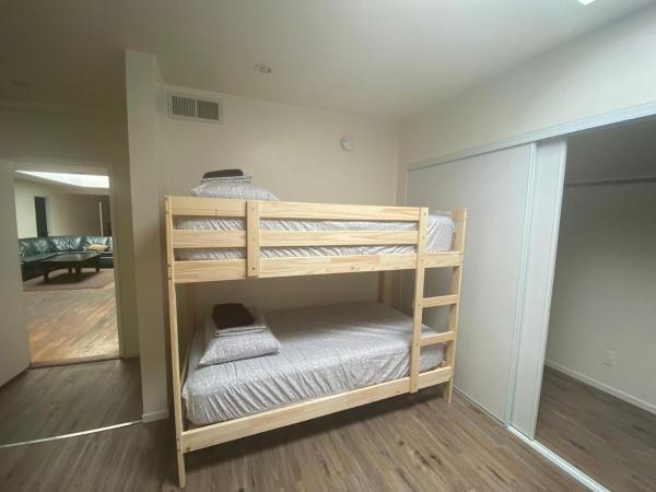 Los Angeles Zen Home : photo 2 de la chambre lits superposés dans dortoir masculin 