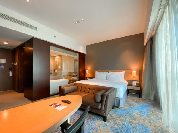 JS Luwansa Hotel & Convention Center : photo 4 de la chambre chambre club premier