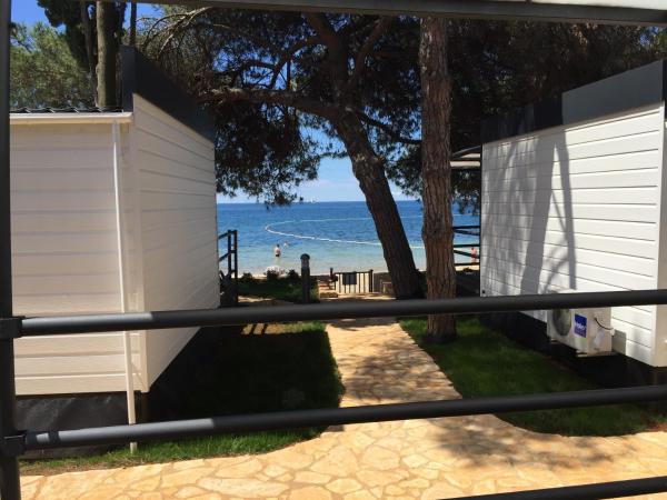 Boutique Camping Materada Beach : photo 9 de la chambre mobile home 2 chambres - côté mer