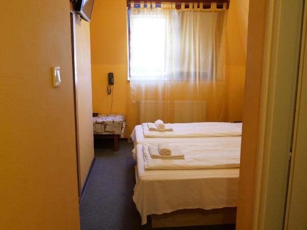 Attila Hotel : photo 2 de la chambre chambre lits jumeaux standard