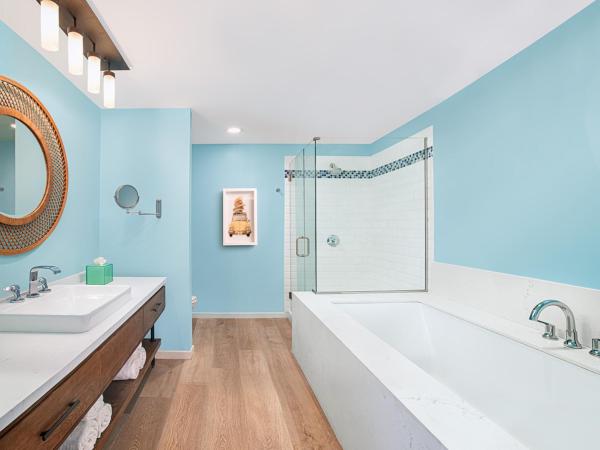 Margaritaville Hotel San Diego Gaslamp Quarter : photo 2 de la chambre chambre de luxe lit king-size avec baignoire spa