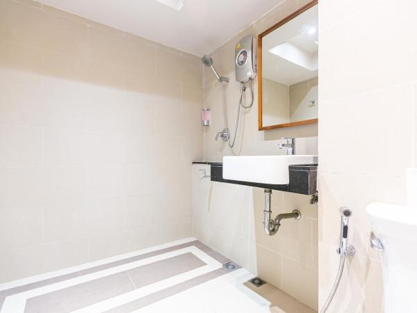 A Room Bangkok Sathorn : photo 6 de la chambre chambre lits jumeaux supérieure