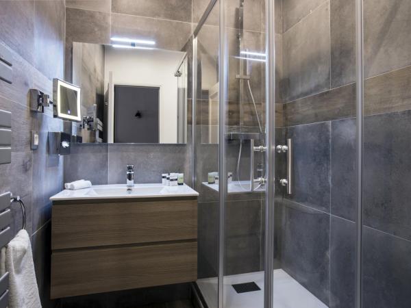 Vestay George V : photo 4 de la chambre suite lit king-size avec balcon