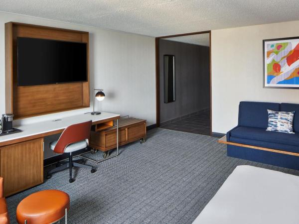 Courtyard by Marriott Detroit Downtown : photo 4 de la chambre chambre lit king-size exécutive avec canapé-lit