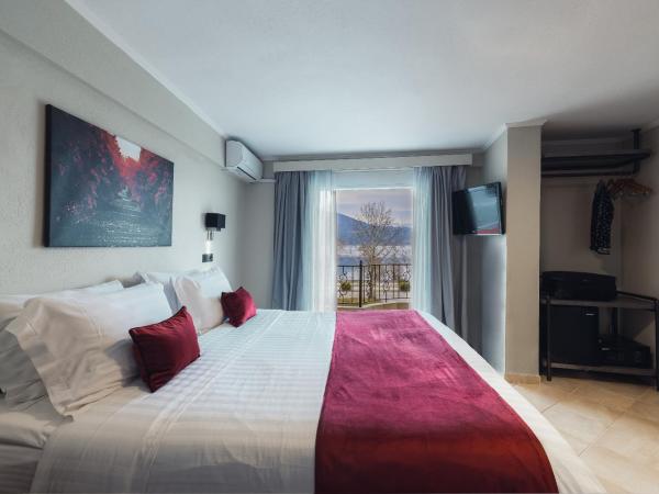 Akti Hotel Ioannina : photo 5 de la chambre chambre supérieure - vue sur lac