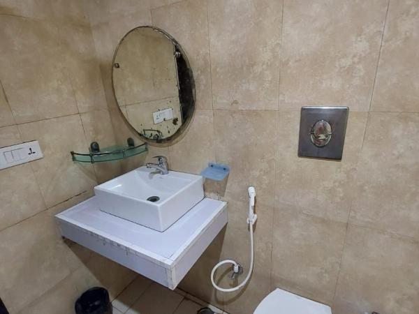 Hotel O Flagship Hotel Sk Tower Near Rithala Metro Station : photo 5 de la chambre chambre triple classique