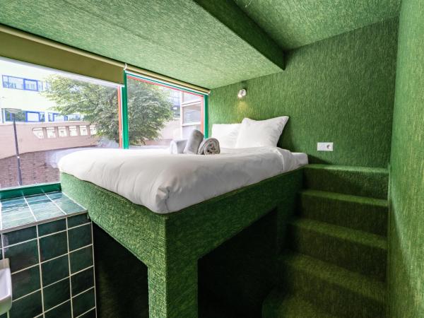 Hotel Not Hotel Rotterdam : photo 2 de la chambre party room (shared bathroom)