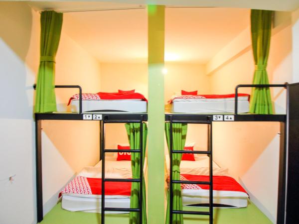 Super OYO 426 All Day Hostel at Sukhmvit : photo 4 de la chambre lit dans dortoir pour hommes de 4 lits