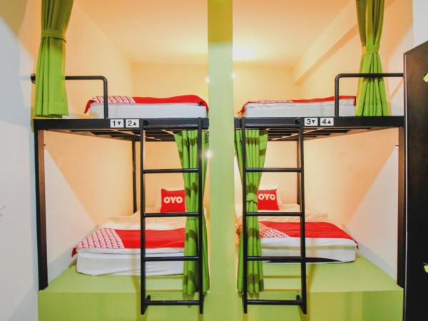 Super OYO 426 All Day Hostel at Sukhmvit : photo 5 de la chambre lit dans dortoir pour hommes de 4 lits