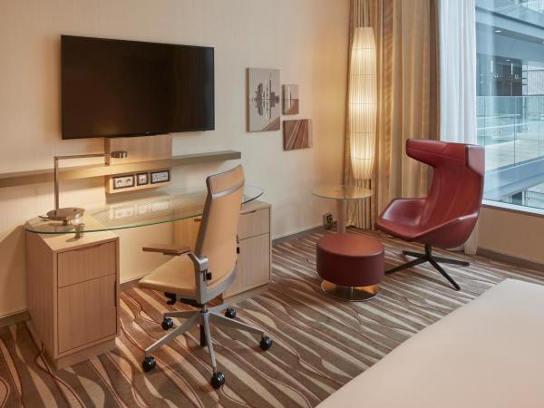 Hilton Frankfurt Airport : photo 4 de la chambre suite familiale exécutive - 2 chambres communicantes