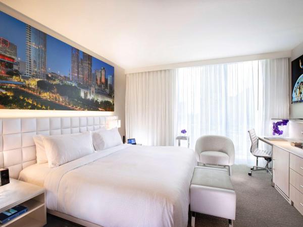 HALL Arts Hotel Dallas, Curio Collection by Hilton : photo 1 de la chambre chambre lit king-size de luxe - accessible aux personnes à mobilité réduite