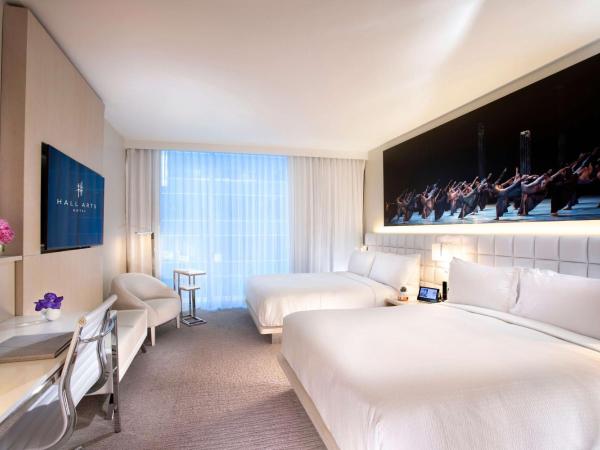 HALL Arts Hotel Dallas, Curio Collection by Hilton : photo 1 de la chambre chambre avec 2 grands lits queen-size 