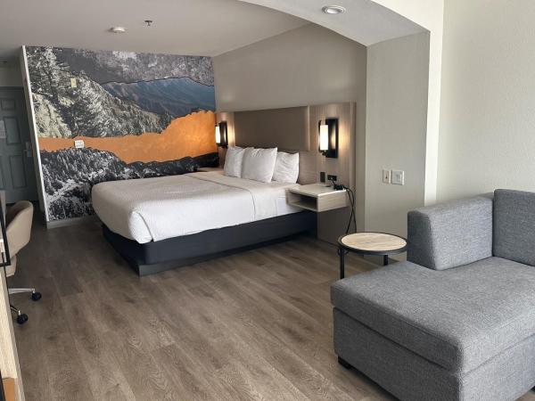 La Quinta by Wyndham Albuquerque Midtown NEWLY RENOVATED : photo 8 de la chambre suite 1 chambre lit king-size - non-fumeurs