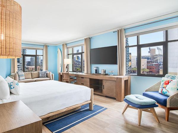 Margaritaville Hotel San Diego Gaslamp Quarter : photo 1 de la chambre chambre de luxe lit king-size avec baignoire spa