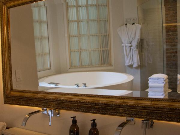 Mansión Papilio : photo 7 de la chambre chambre lit king-size - vue sur jardin