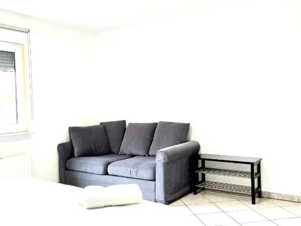 Large Room in Schuttrange Free Parking 10mins to Airport Excellent Customer Services : photo 9 de la chambre chambre double