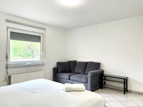 Large Room in Schuttrange Free Parking 10mins to Airport Excellent Customer Services : photo 10 de la chambre chambre double