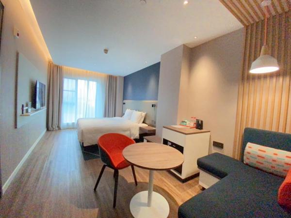 Holiday Inn Express Shanghai Expo Centre, an IHG Hotel : photo 2 de la chambre chambre lit king-size standard - accessible aux personnes à mobilité réduite