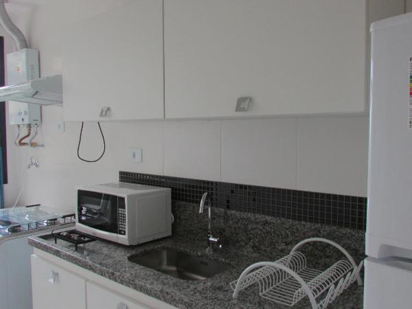 Lindo apto no Barrabela, todo equipado, com arcondicionados split novos no quarto e na sala, limpíssimo, cheiroso, novinho, condomínio em frente à praia, com piscina aquecida, sauna, quadra, academia, lavanderia, salão de beleza, restaurantes, mercado 24h : photo 1 de la chambre appartement avec balcon