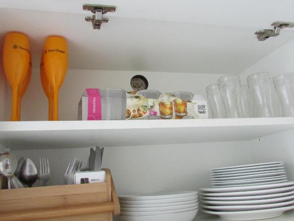 Lindo apto no Barrabela, todo equipado, com arcondicionados split novos no quarto e na sala, limpíssimo, cheiroso, novinho, condomínio em frente à praia, com piscina aquecida, sauna, quadra, academia, lavanderia, salão de beleza, restaurantes, mercado 24h : photo 5 de la chambre appartement avec balcon
