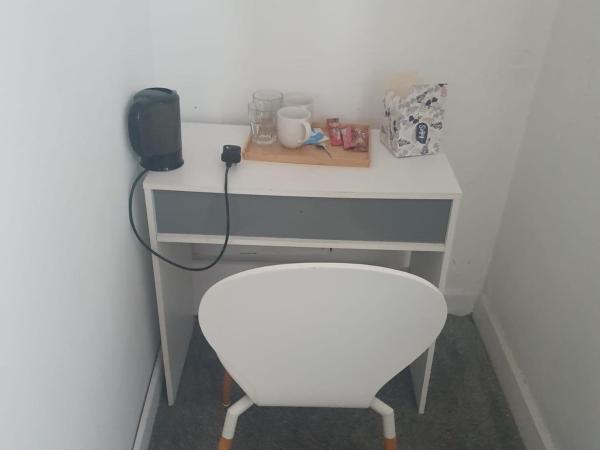 Elsham Gardens Rooms - Shared Facilities : photo 4 de la chambre chambre double avec salle de bains commune