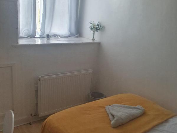 Elsham Gardens Rooms - Shared Facilities : photo 4 de la chambre chambre double standard avec salle de bains commune