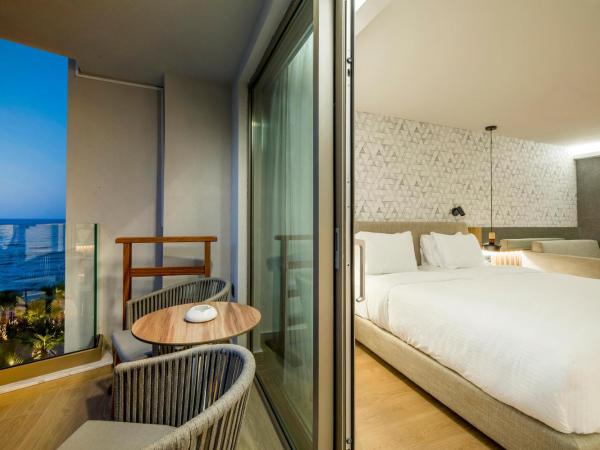 AKASHA Beach Hotel & Spa : photo 8 de la chambre hébergement dazzling blue - vue sur mer