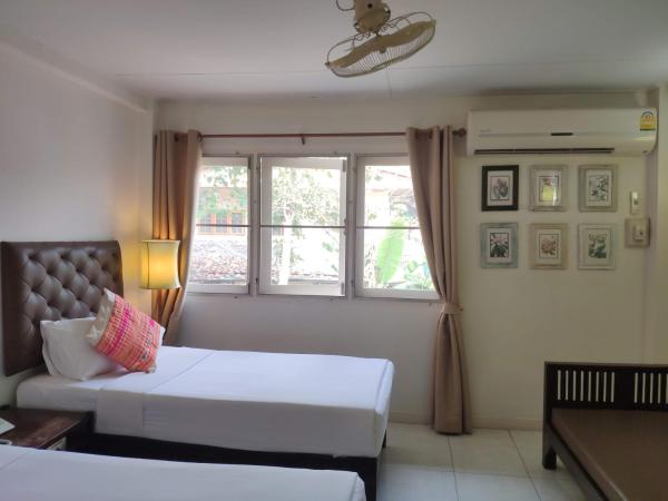 Changpuak Hotel : photo 5 de la chambre chambre lits jumeaux supérieure