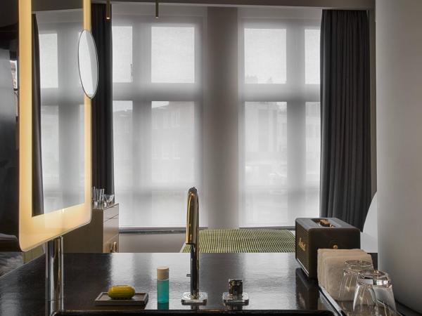 W Amsterdam : photo 5 de la chambre chambre fabulous bank avec 1 lit king-size - vue sur ville