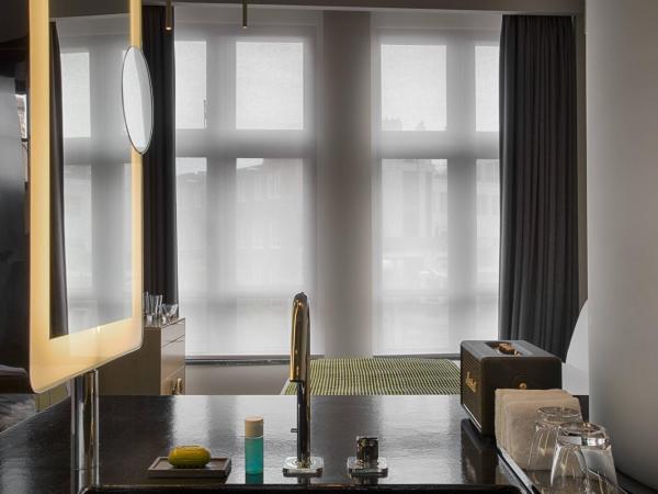 W Amsterdam : photo 5 de la chambre chambre fabulous bank avec 1 lit king-size - vue sur ville