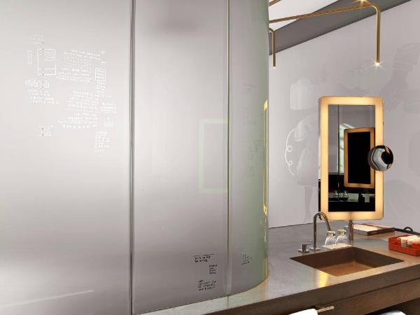 W Amsterdam : photo 8 de la chambre chambre wonderful exchange avec 1 lit king-size - vue sur ville