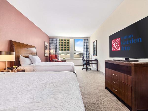 Hilton Garden Inn New Orleans French Quarter/CBD : photo 1 de la chambre chambre avec 2 lits queen-size - vue sur ville