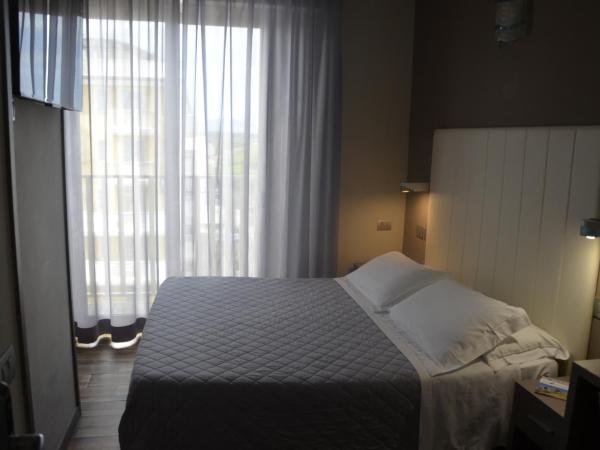 Yes Hotel Touring & SPA : photo 2 de la chambre city side small double room with pool access