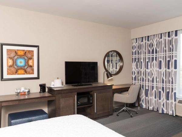Hampton Inn & Suites Indianapolis-Keystone, IN : photo 1 de la chambre chambre lit king-size avec canapé-lit - non-fumeurs