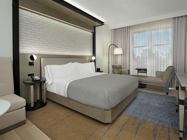 Canopy By Hilton Columbus Downtown Short North : photo 1 de la chambre chambre king de luxe corner