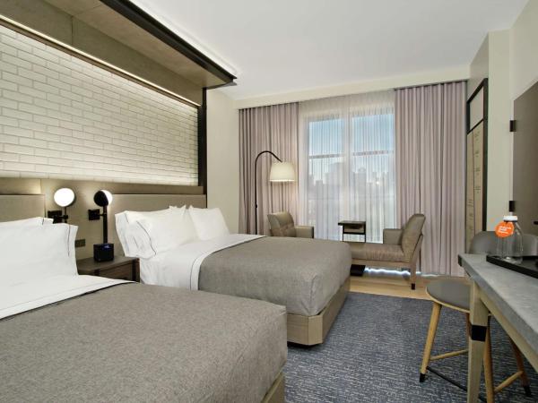 Canopy By Hilton Columbus Downtown Short North : photo 1 de la chambre chambre avec 2 lits queen-size