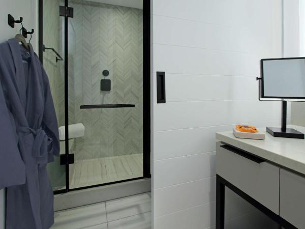 Canopy By Hilton Columbus Downtown Short North : photo 6 de la chambre suite 1 chambre lit king-size