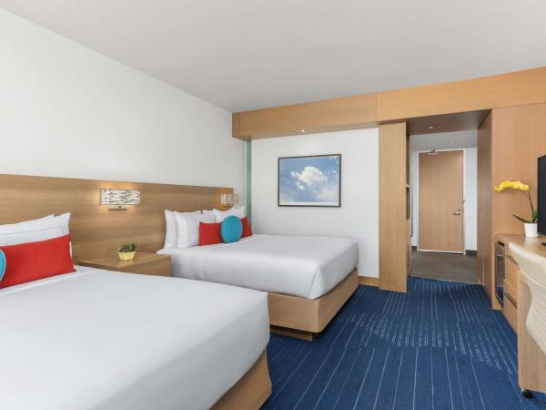 The Art Hotel Denver, Curio Collection by Hilton : photo 2 de la chambre chambre avec 2 grands lits queen-size 