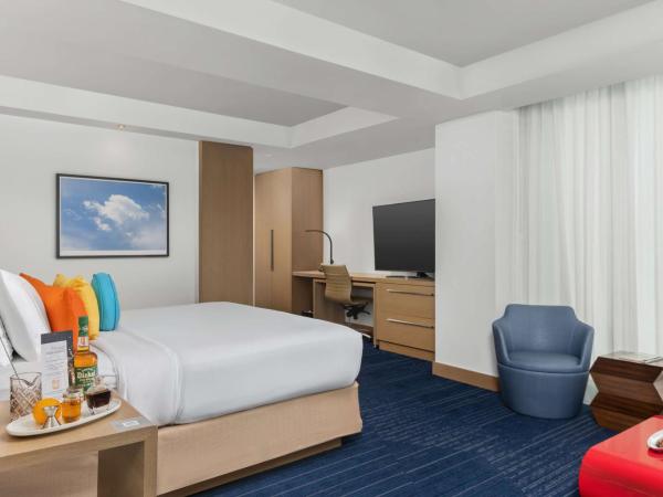 The Art Hotel Denver, Curio Collection by Hilton : photo 2 de la chambre suite 1 chambre lit king-size – vue sur montagnes