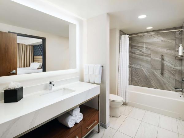 Embassy Suites By Hilton Atlanta Airport North : photo 4 de la chambre suite 2 chambres lit queen-size avec 2 lits queen-size