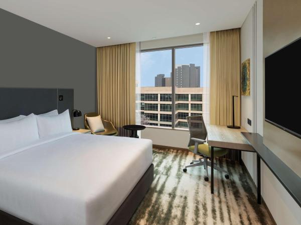 Hilton Garden Inn Bengaluru Embassy Manyata Business Park : photo 1 de la chambre chambre lit king-size - accessible aux personnes à mobilité réduite